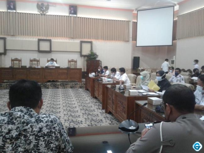 DPRD Janji Teruskan Keluhan Sopir Logistik Ke Pusat